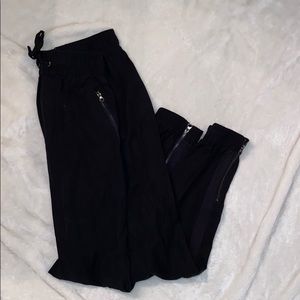 Fate Black pants with Sinch bottom